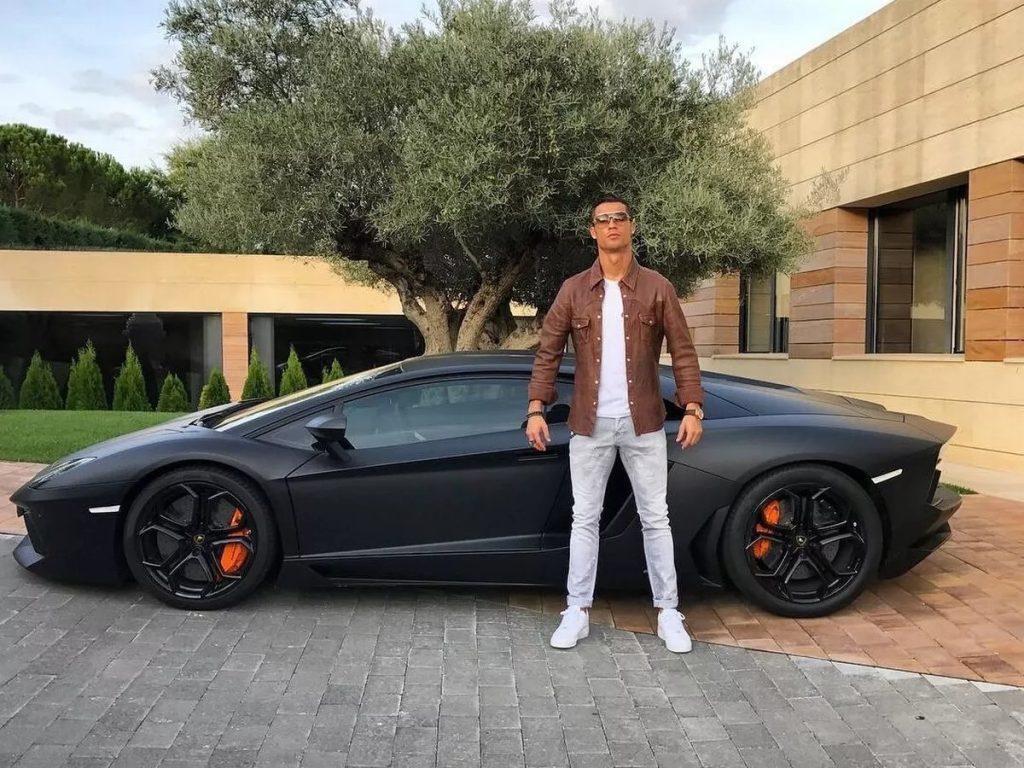 Bộ sưu tập siêu xe khủng của Cristiano Ronaldo